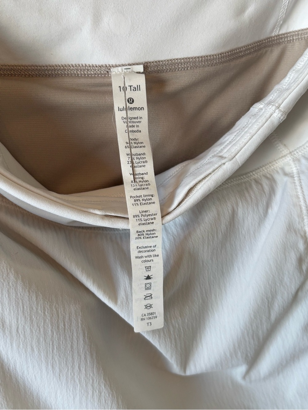 Lululemon sz 10 Women’s White Athletic lightweight Shorts w/ pockets - Picture 7 of 8